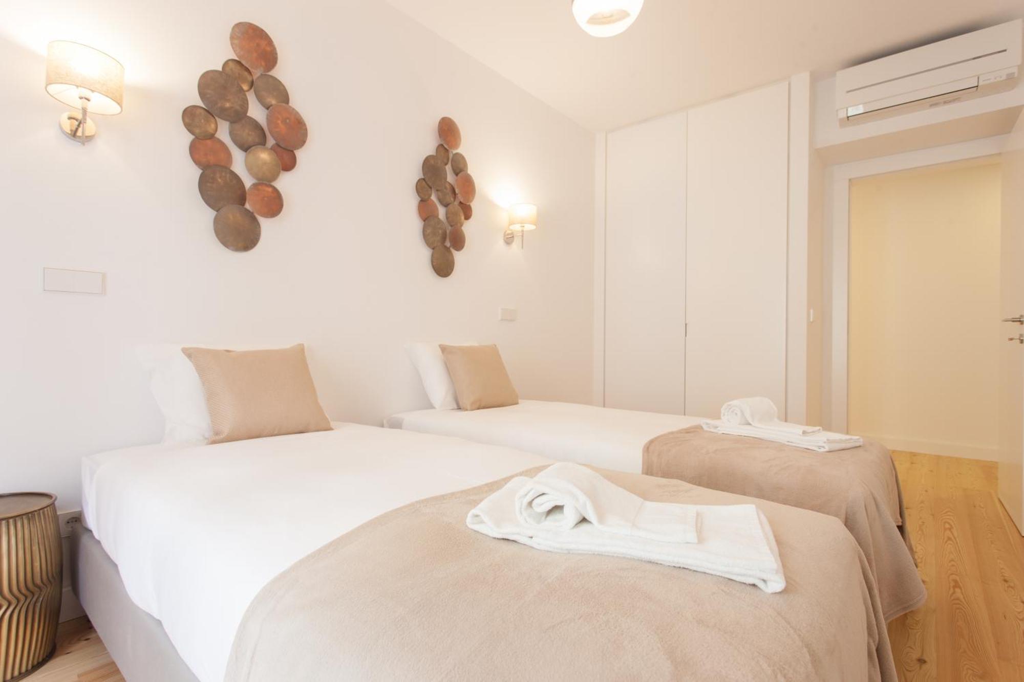 Mouraria Blue Three-Bedroom Apartment W/ Parking - By Lu Holidays ลิสบอน ภายนอก รูปภาพ