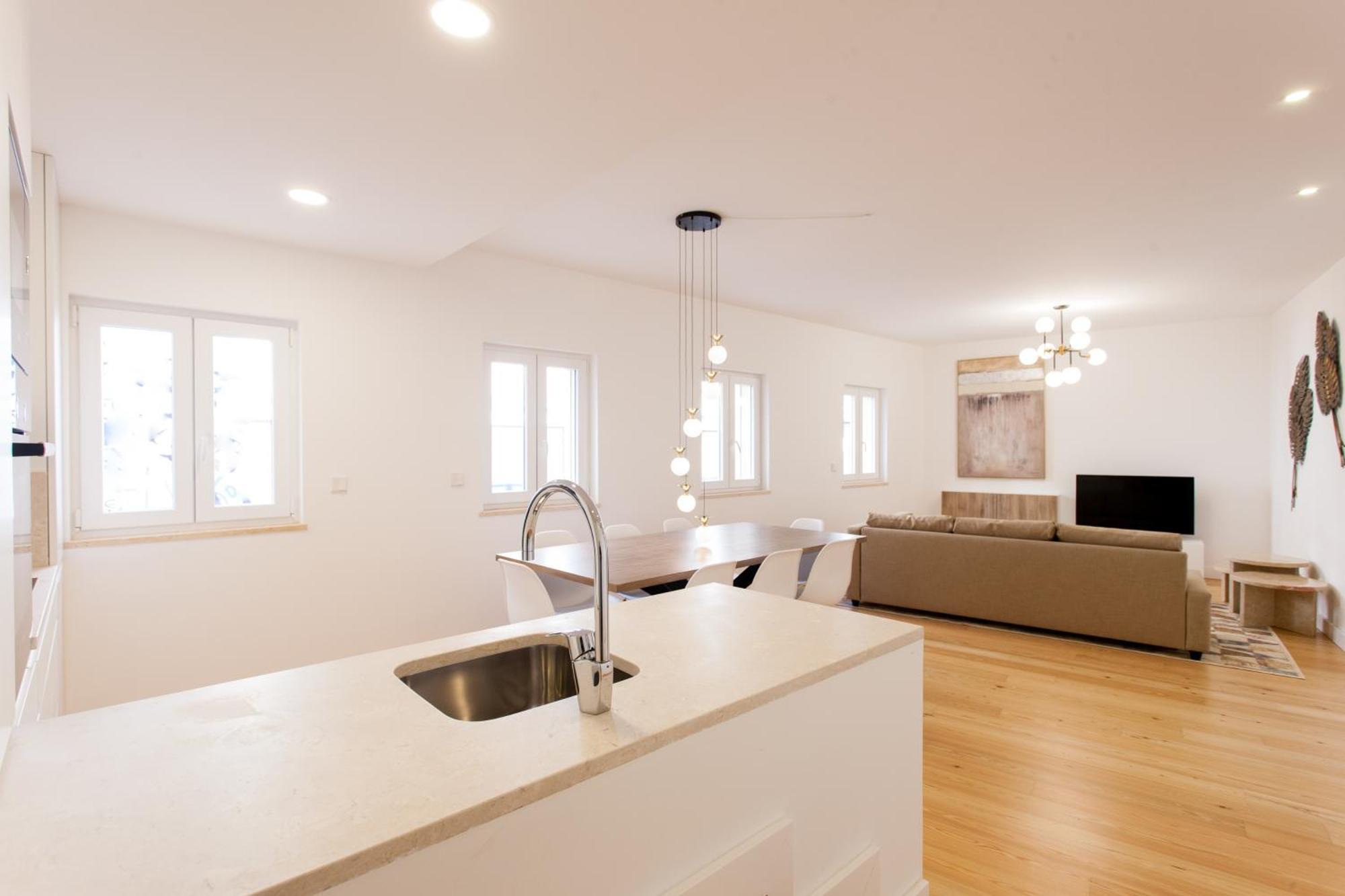 Mouraria Blue Three-Bedroom Apartment W/ Parking - By Lu Holidays ลิสบอน ภายนอก รูปภาพ