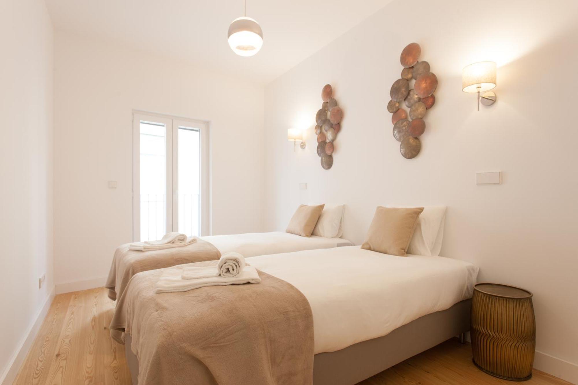 Mouraria Blue Three-Bedroom Apartment W/ Parking - By Lu Holidays ลิสบอน ภายนอก รูปภาพ