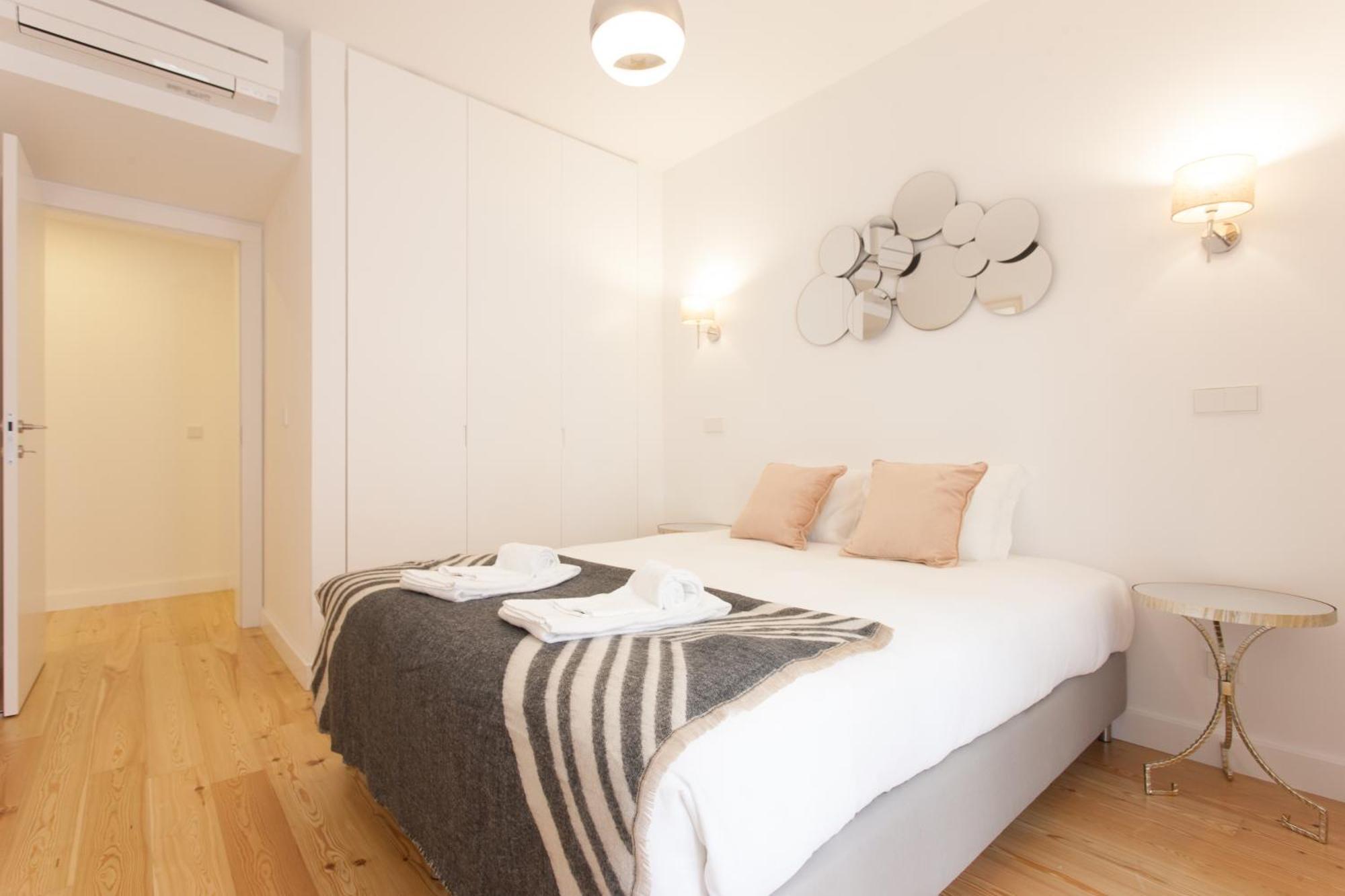 Mouraria Blue Three-Bedroom Apartment W/ Parking - By Lu Holidays ลิสบอน ภายนอก รูปภาพ