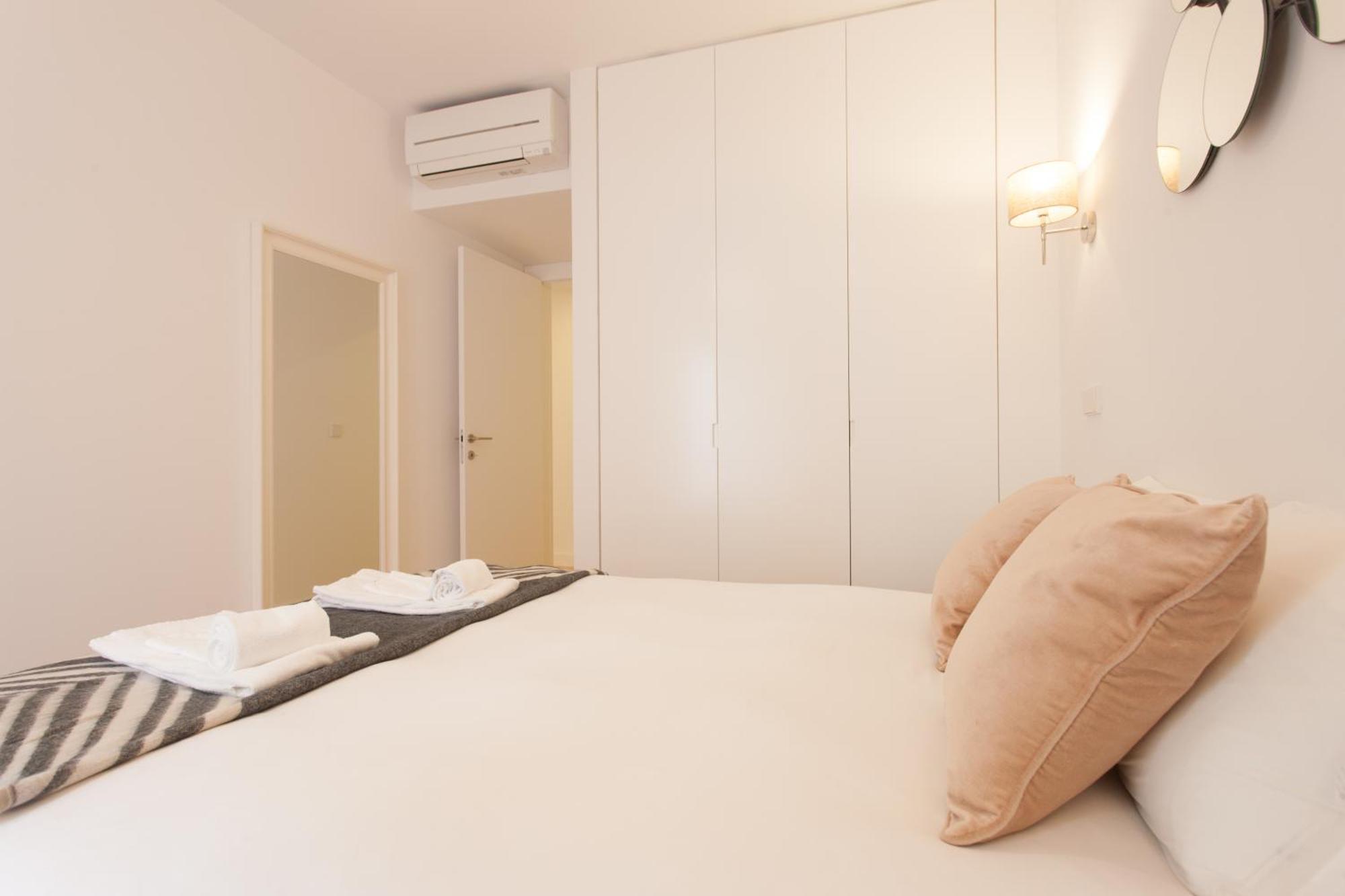 Mouraria Blue Three-Bedroom Apartment W/ Parking - By Lu Holidays ลิสบอน ภายนอก รูปภาพ